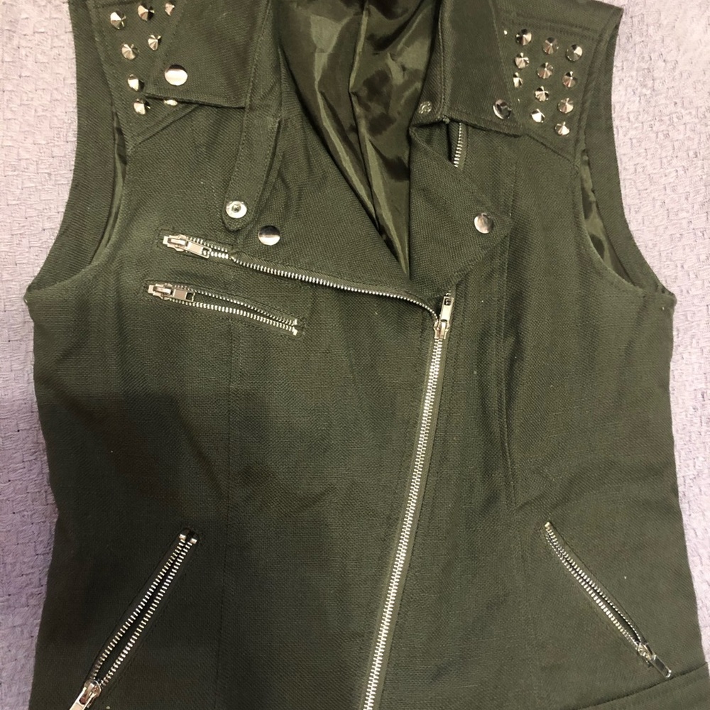 Size Medium Green Vest Forever 21
